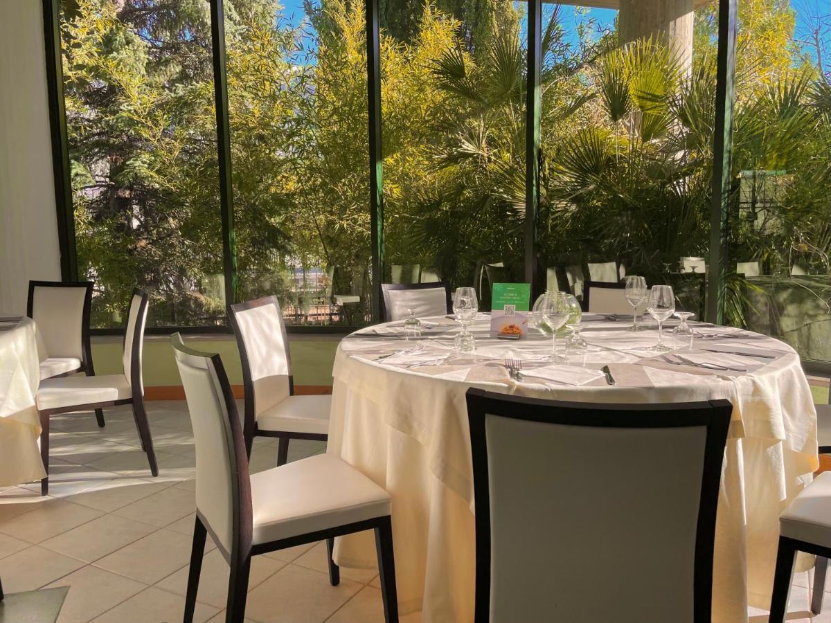 Hotel Santacroce Meeting ซุลโมนา ภายนอก รูปภาพ