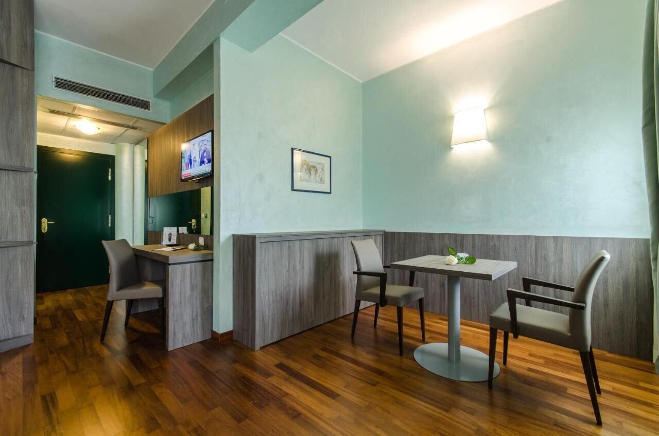 Hotel Santacroce Meeting ซุลโมนา ภายนอก รูปภาพ
