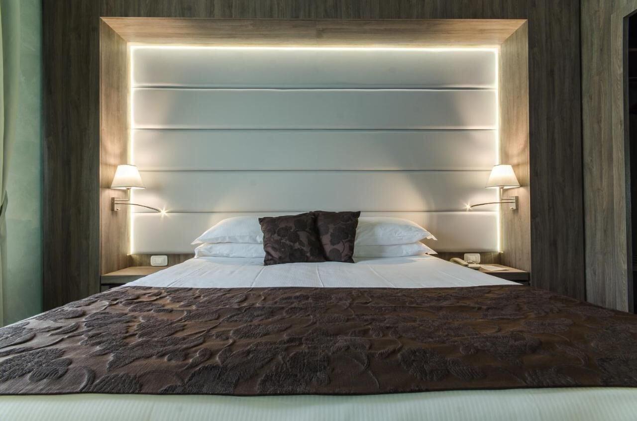 Hotel Santacroce Meeting ซุลโมนา ภายนอก รูปภาพ
