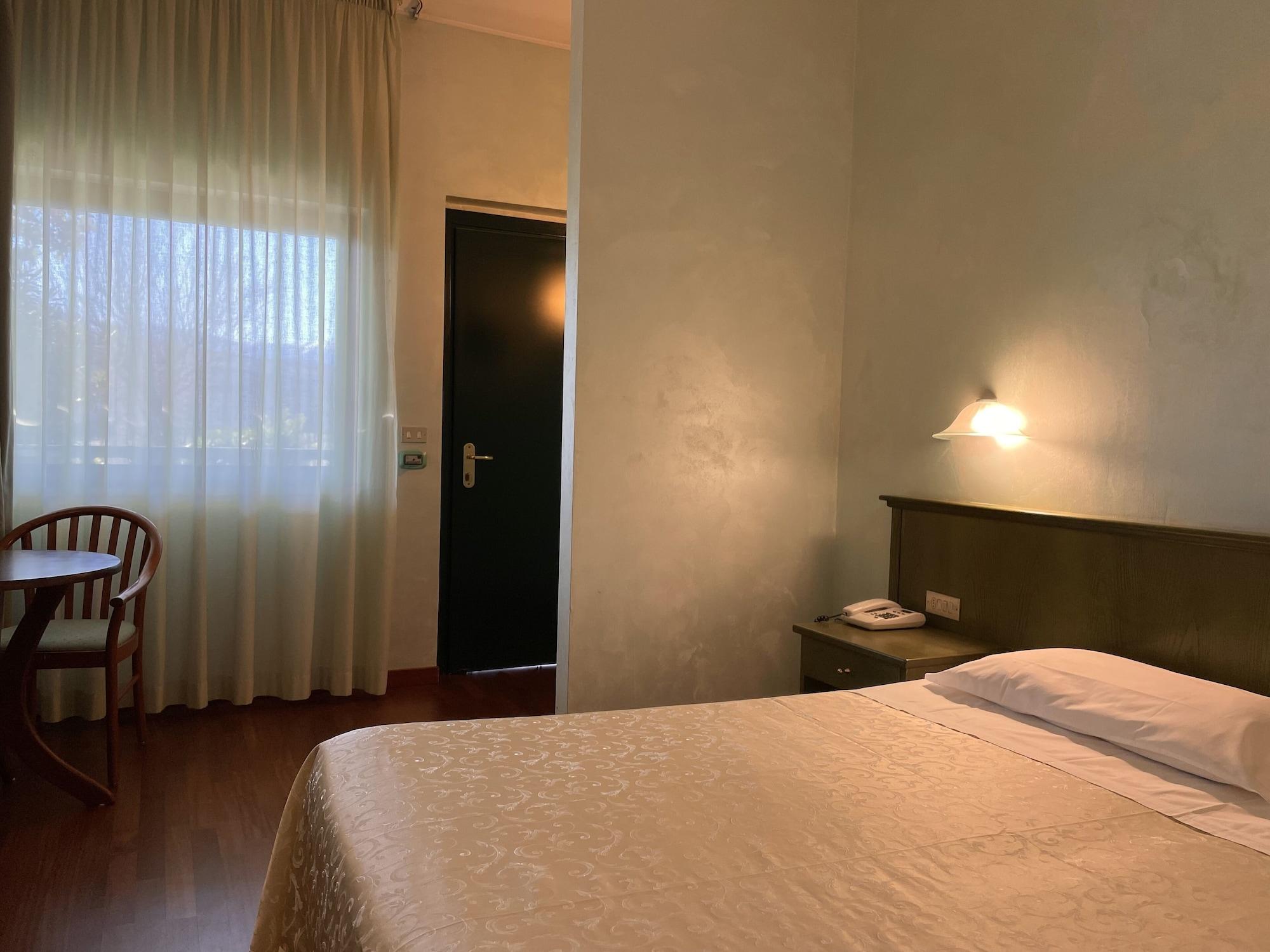 Hotel Santacroce Meeting ซุลโมนา ภายนอก รูปภาพ