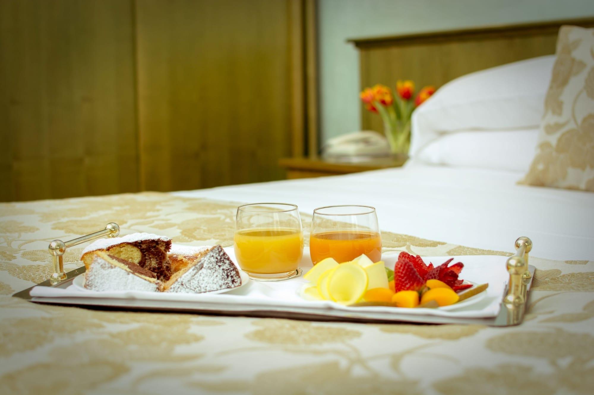Hotel Santacroce Meeting ซุลโมนา ภายนอก รูปภาพ