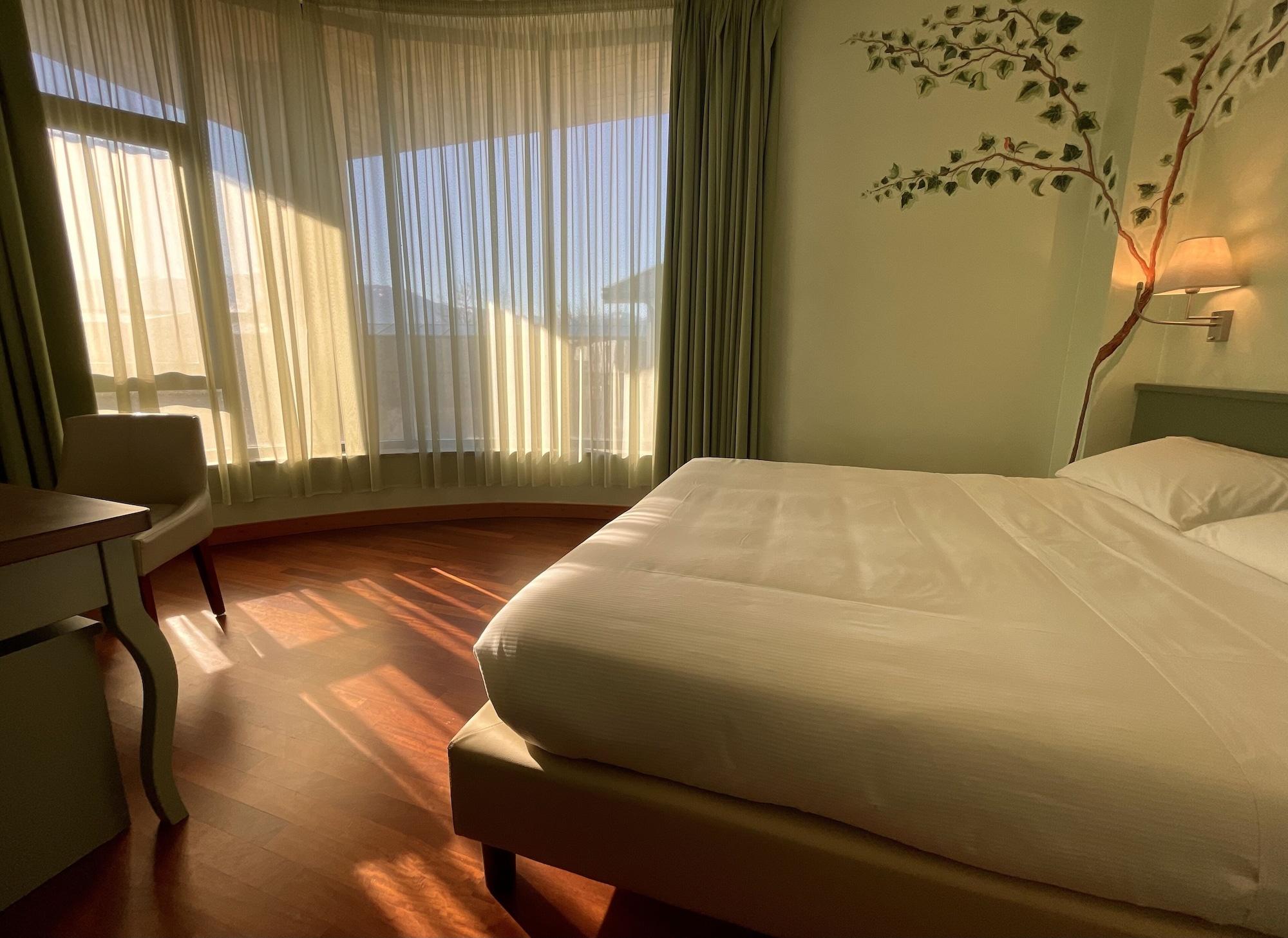 Hotel Santacroce Meeting ซุลโมนา ภายนอก รูปภาพ
