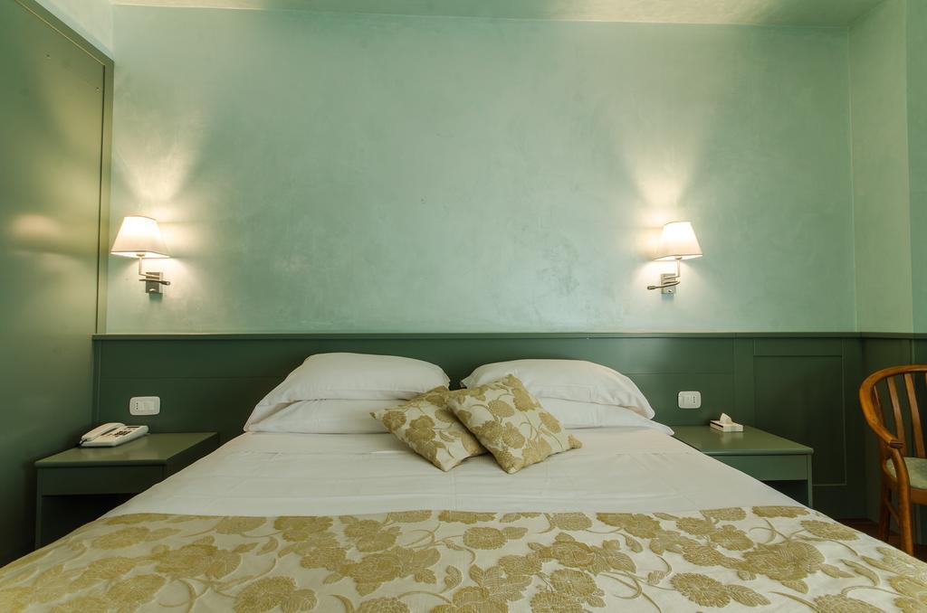 Hotel Santacroce Meeting ซุลโมนา ภายนอก รูปภาพ