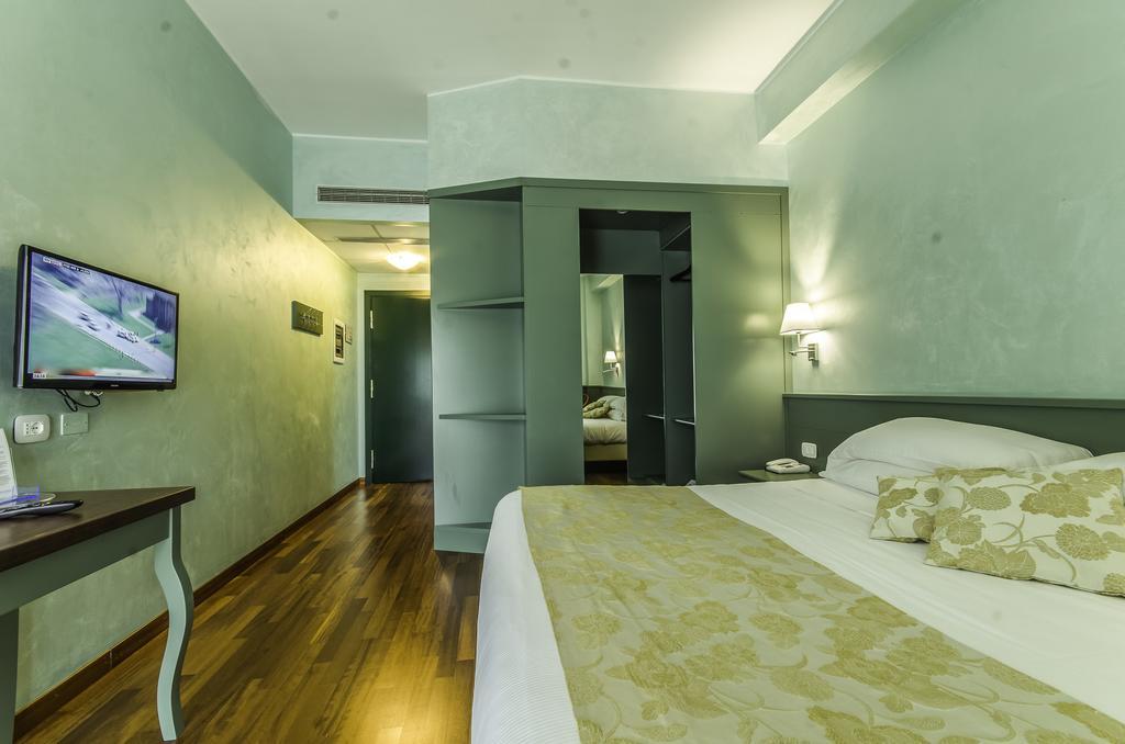 Hotel Santacroce Meeting ซุลโมนา ภายนอก รูปภาพ