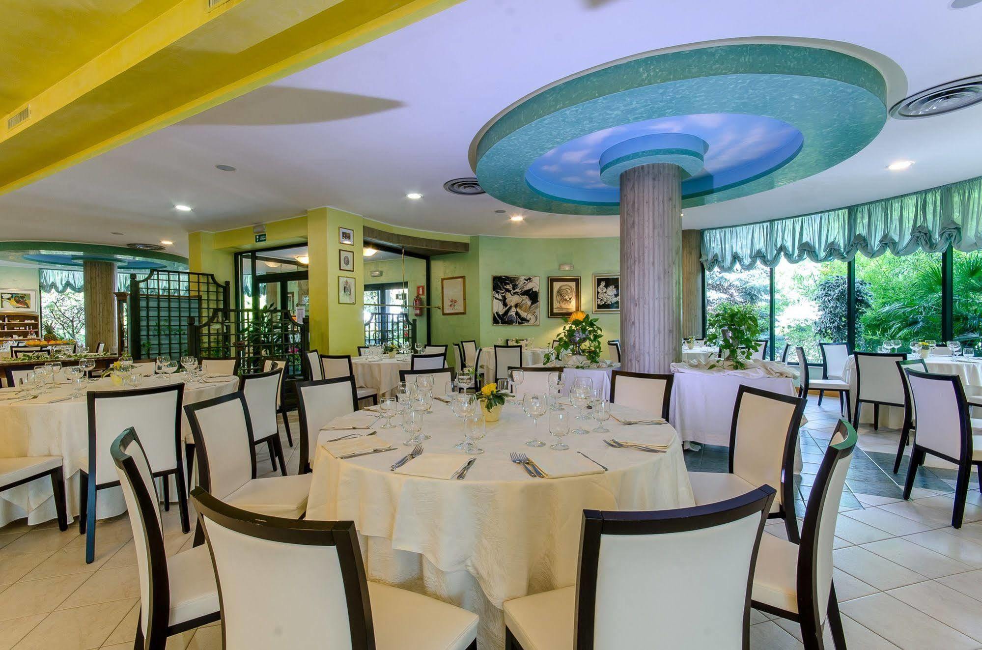 Hotel Santacroce Meeting ซุลโมนา ภายนอก รูปภาพ