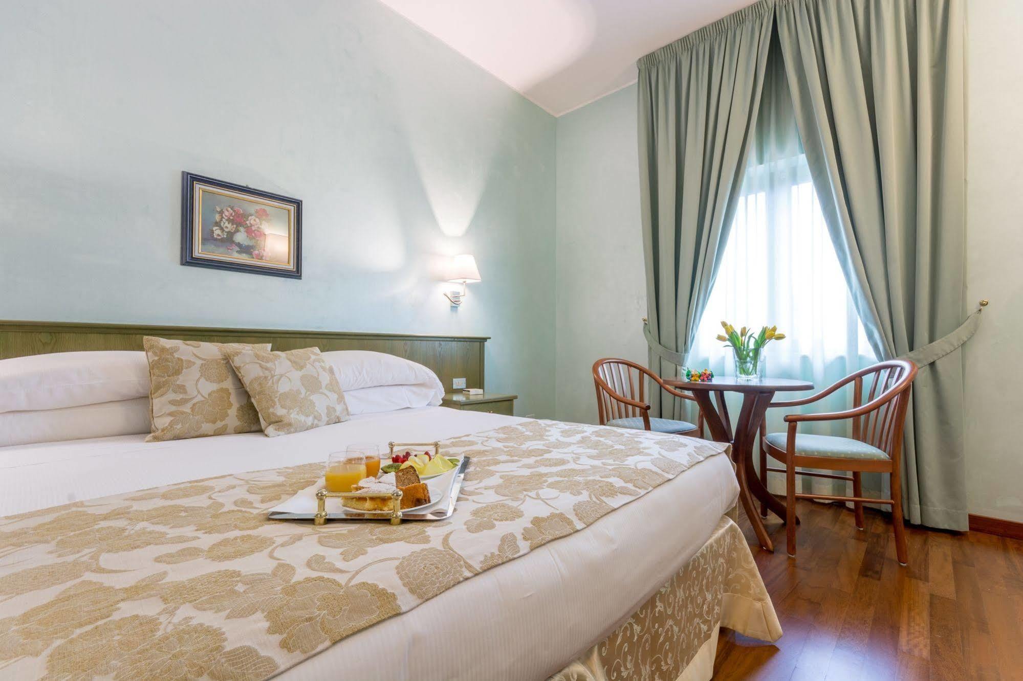 Hotel Santacroce Meeting ซุลโมนา ภายนอก รูปภาพ